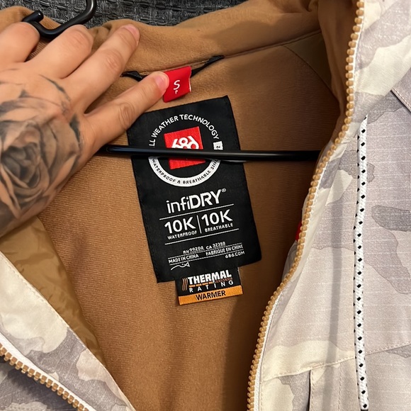 686 Women's Athena Jacket - Picture 8 of 13